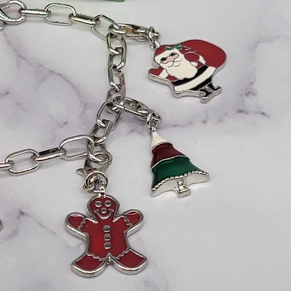 🎄SALE 3 for $15 Christmas Charm Bracelet - Picture 4 of 7